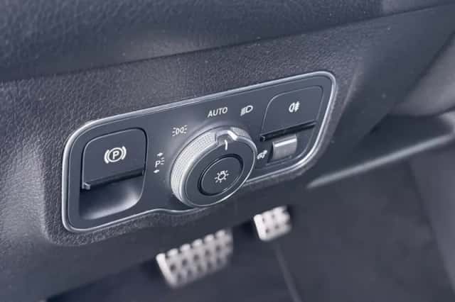 Mercedes-Benz EQB (2024) thumbnail 16