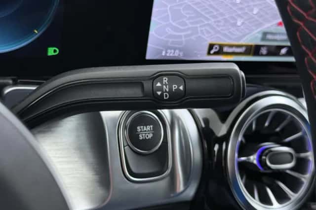 Mercedes-Benz EQB (2024) thumbnail 24