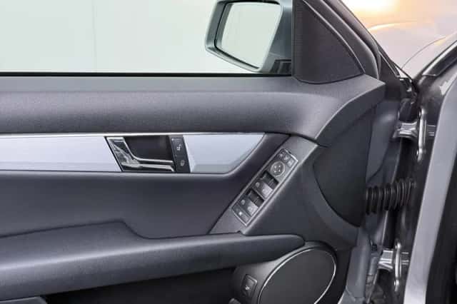 Mercedes-Benz C-Klasse (2009) thumbnail 12