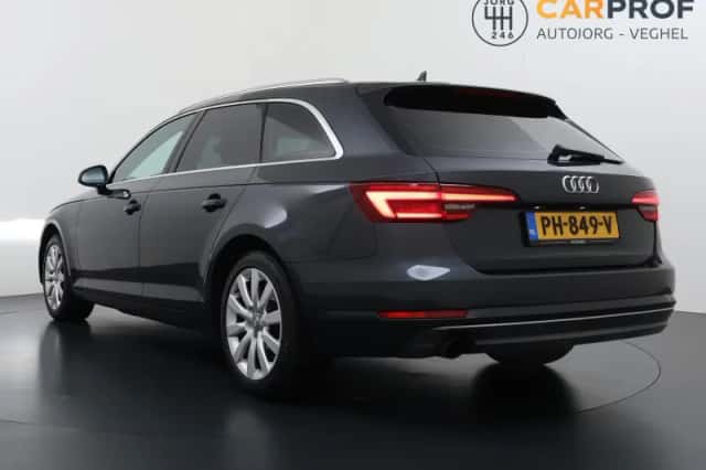 Audi A4 (2017) thumbnail 2