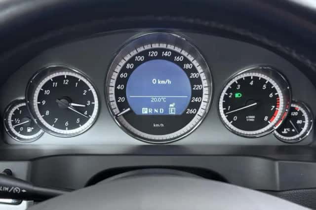 Mercedes-Benz E-Klasse (2010) thumbnail 8