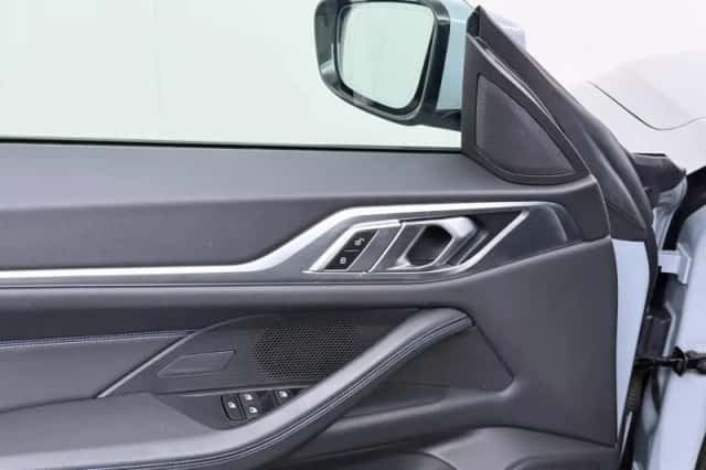 BMW i4 (2023) thumbnail 14