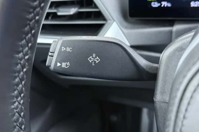 BMW i4 (2023) thumbnail 22