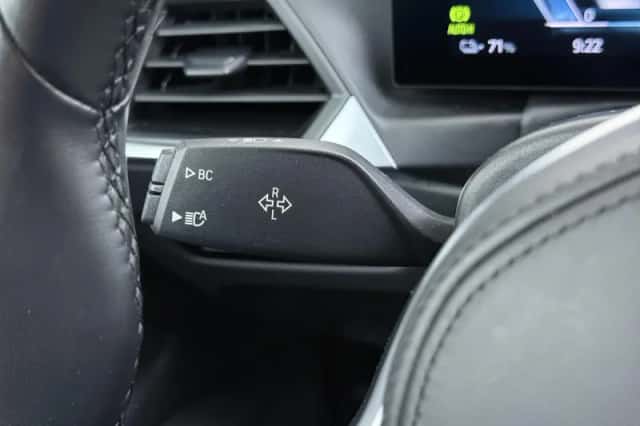 BMW i4 (2023) thumbnail 23