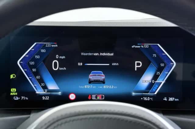 BMW i4 (2023) thumbnail 28