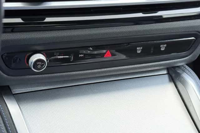 BMW i4 (2023) thumbnail 39