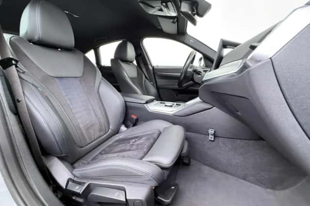 BMW i4 (2023) thumbnail 42