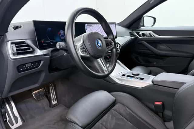 BMW i4 (2023) thumbnail 7