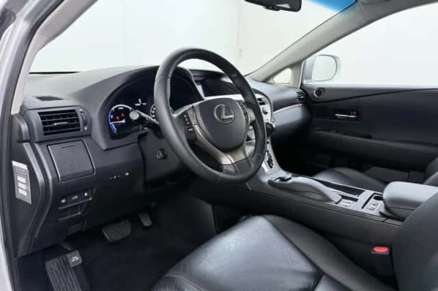 Lexus RX (2016) thumbnail 14