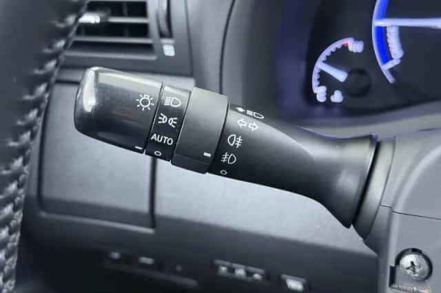 Lexus RX (2016) thumbnail 25