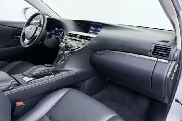 Lexus RX (2016) thumbnail 39