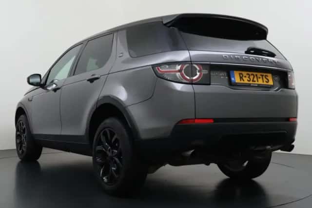 Land Rover Discovery Sport (2017) thumbnail 2