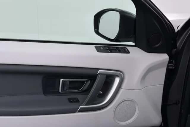 Land Rover Discovery Sport (2017) thumbnail 12