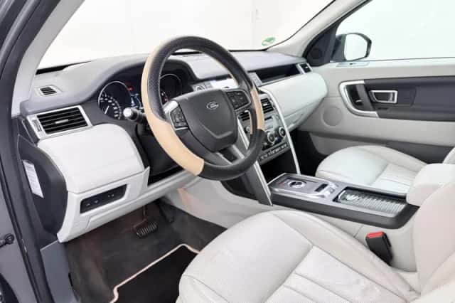Land Rover Discovery Sport (2017) thumbnail 13