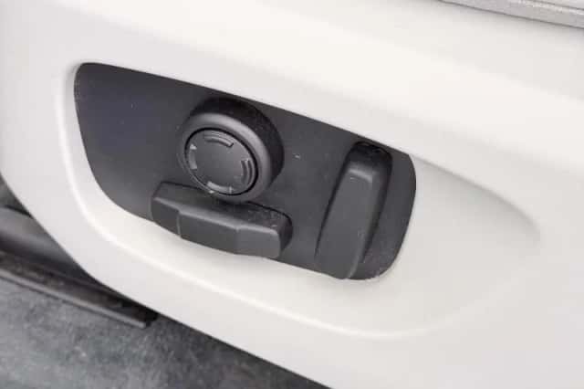 Land Rover Discovery Sport (2017) thumbnail 15