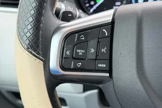 Land Rover Discovery Sport (2017) thumbnail 24