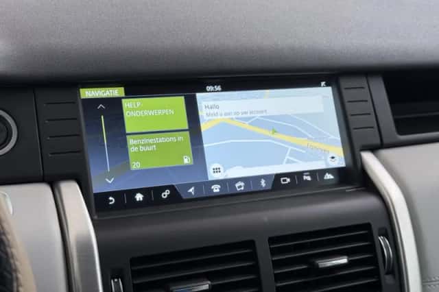 Land Rover Discovery Sport (2017) thumbnail 30