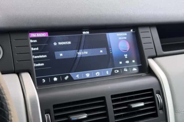 Land Rover Discovery Sport (2017) thumbnail 31