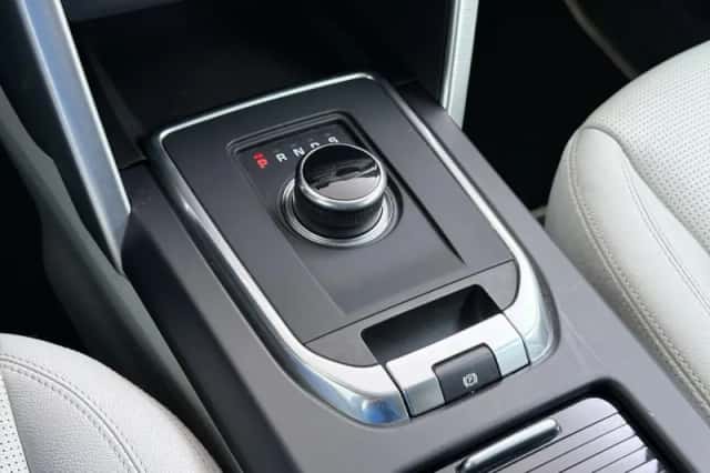 Land Rover Discovery Sport (2017) thumbnail 35