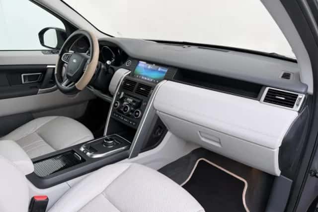 Land Rover Discovery Sport (2017) thumbnail 36