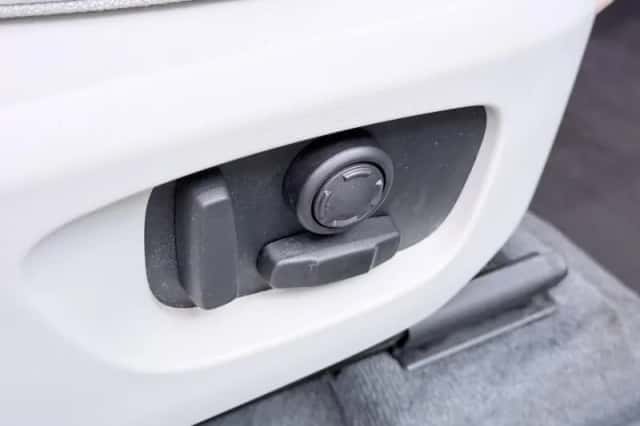 Land Rover Discovery Sport (2017) thumbnail 38