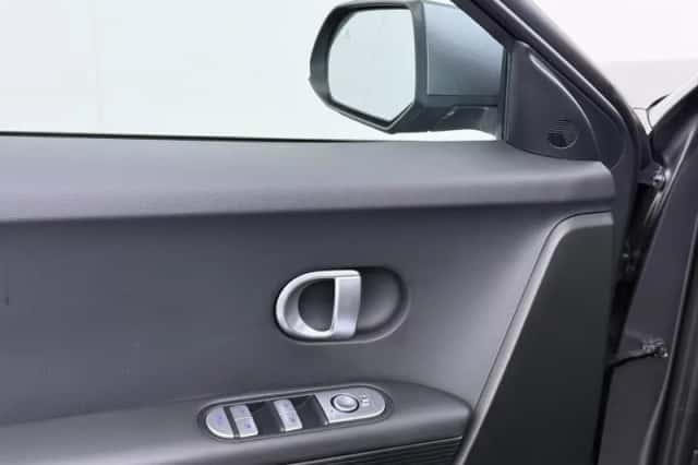Hyundai Ioniq 5 (2023) thumbnail 12