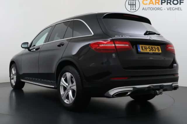 Mercedes-Benz GLC-Klasse (2016) thumbnail 2