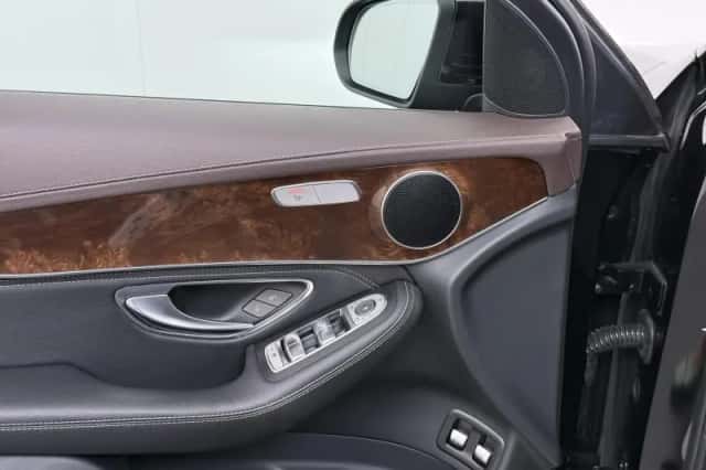 Mercedes-Benz GLC-Klasse (2016) thumbnail 23