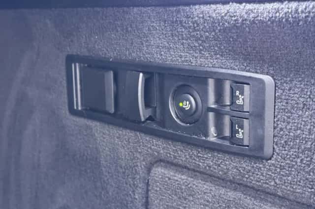 BMW iX (2022) thumbnail 12