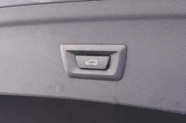 BMW iX (2022) thumbnail 13