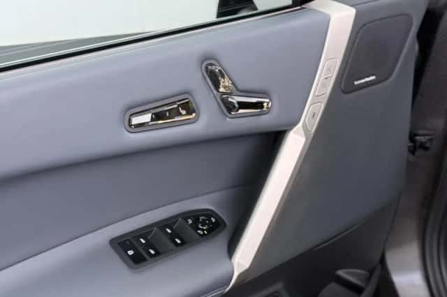 BMW iX (2022) thumbnail 17