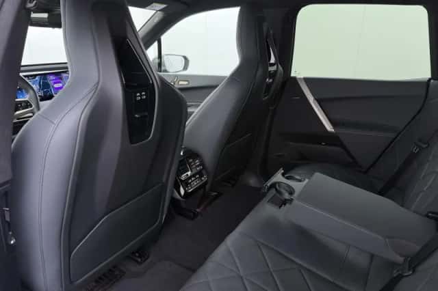 BMW iX (2022) thumbnail 23
