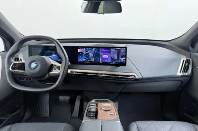 BMW iX (2022) thumbnail 26