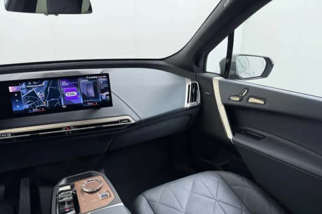 BMW iX (2022) thumbnail 28