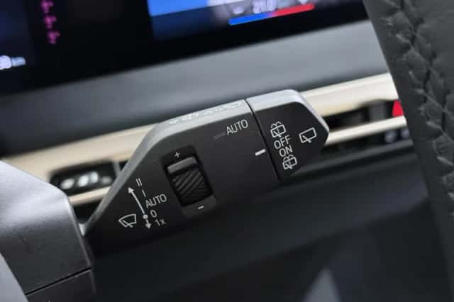 BMW iX (2022) thumbnail 30