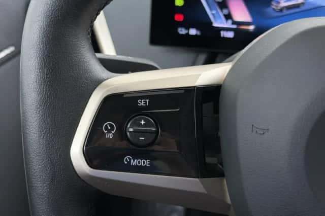 BMW iX (2022) thumbnail 31