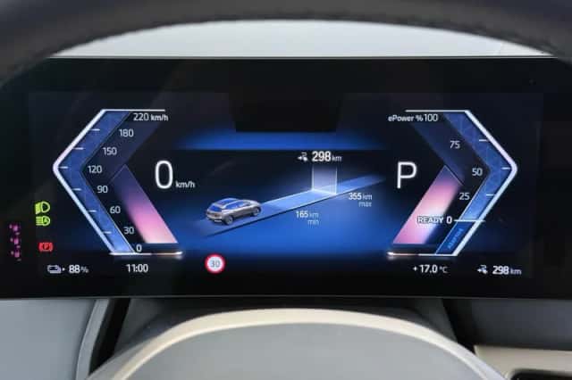 BMW iX (2022) thumbnail 33