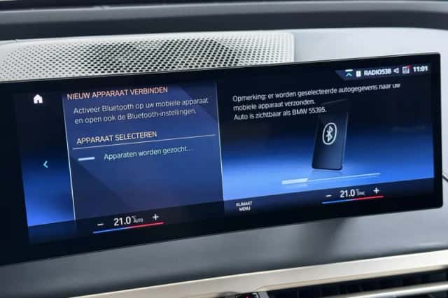 BMW iX (2022) thumbnail 38