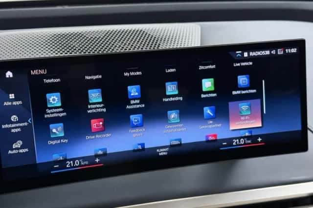 BMW iX (2022) thumbnail 42