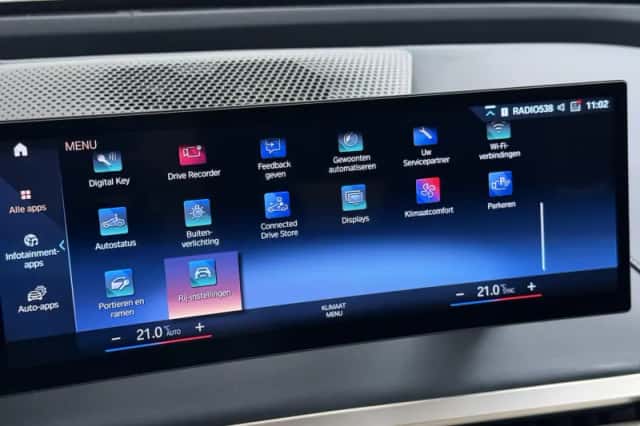 BMW iX (2022) thumbnail 43