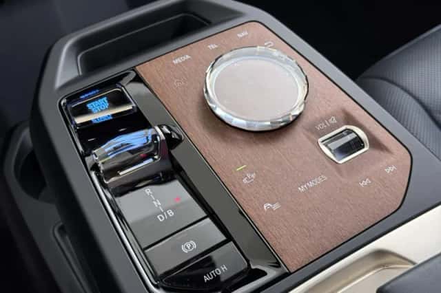 BMW iX (2022) thumbnail 47