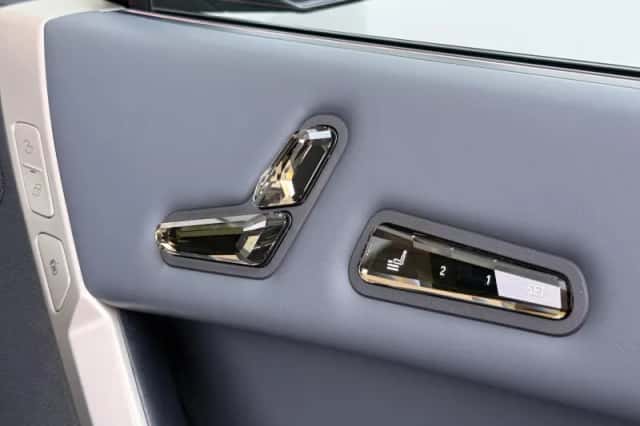 BMW iX (2022) thumbnail 49