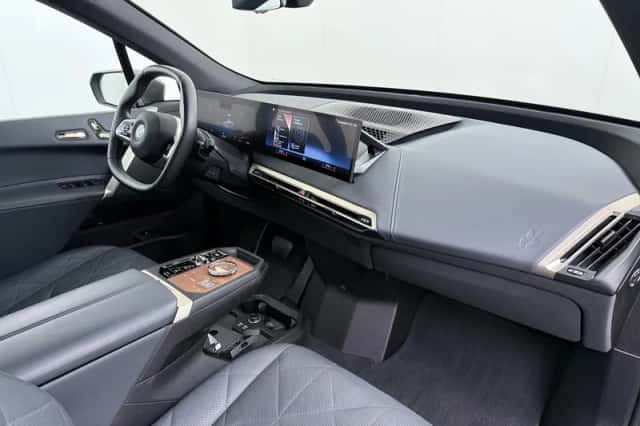 BMW iX (2022) thumbnail 7