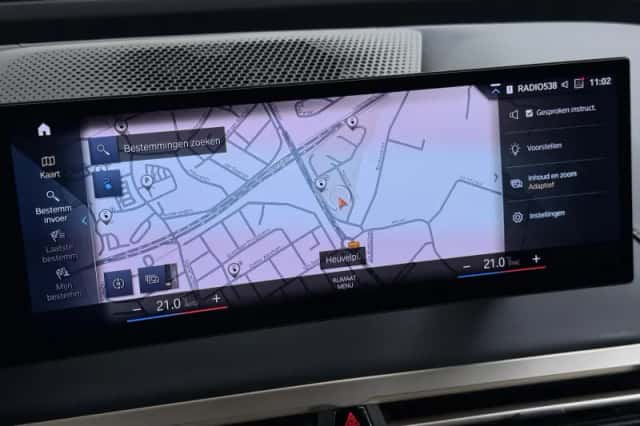 BMW iX (2022) thumbnail 8