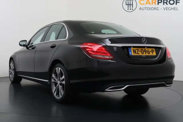 Mercedes-Benz C-Klasse (2015) thumbnail 2