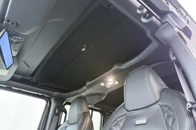 Jeep Wrangler (2024) thumbnail 24
