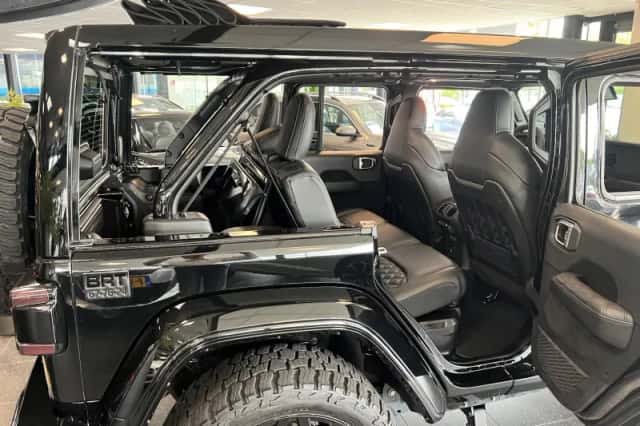 Jeep Wrangler (2024) thumbnail 6