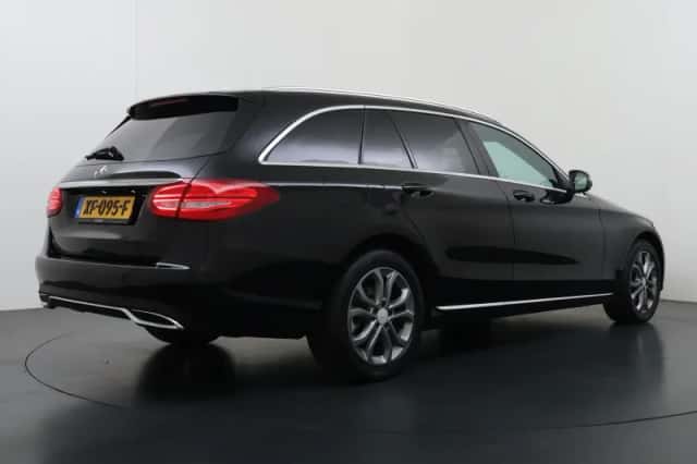 Mercedes-Benz C-Klasse (2015) thumbnail 3