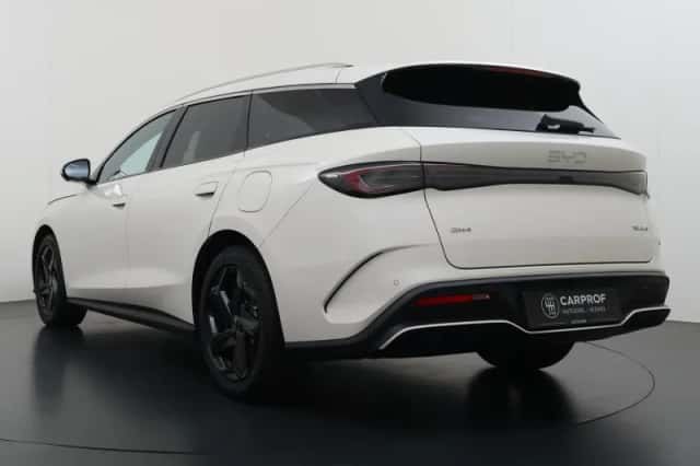 BYD Seal (2026) thumbnail 2