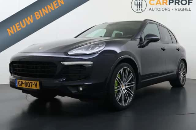 Porsche Cayenne (2015) thumbnail 1